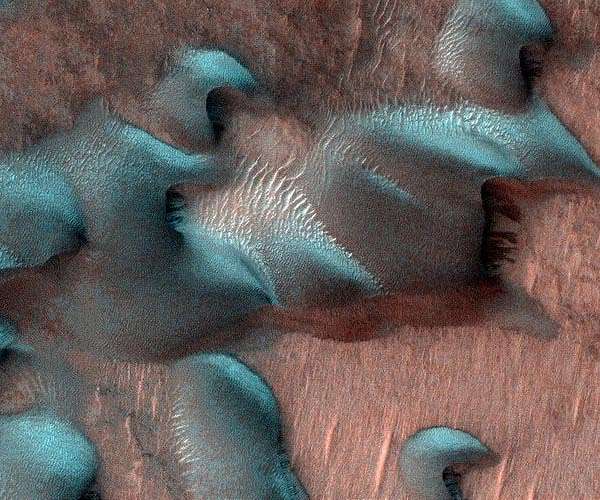 Thawing Ice Reveals Mars’ Enigmatic Landscape